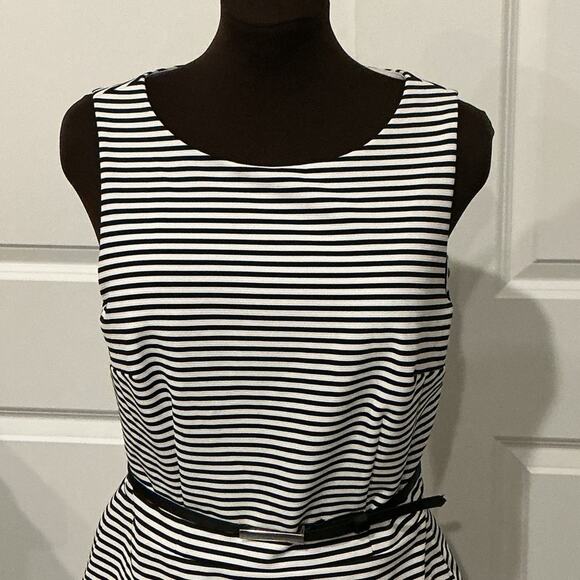 White House Black Market Black White Striped Belted Sleeveless Top Size 10 Work - Picture 3 of 11